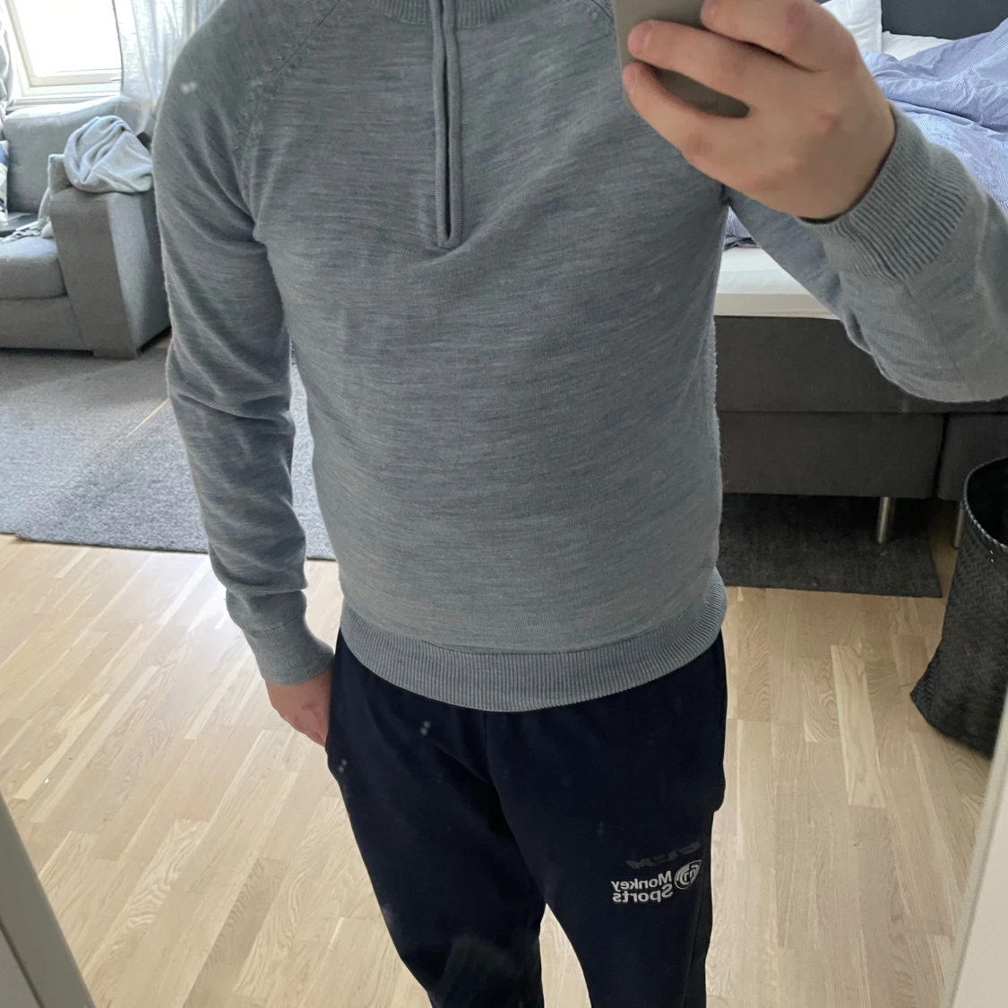 Grå tröja med dragkedja från Bläck - 2