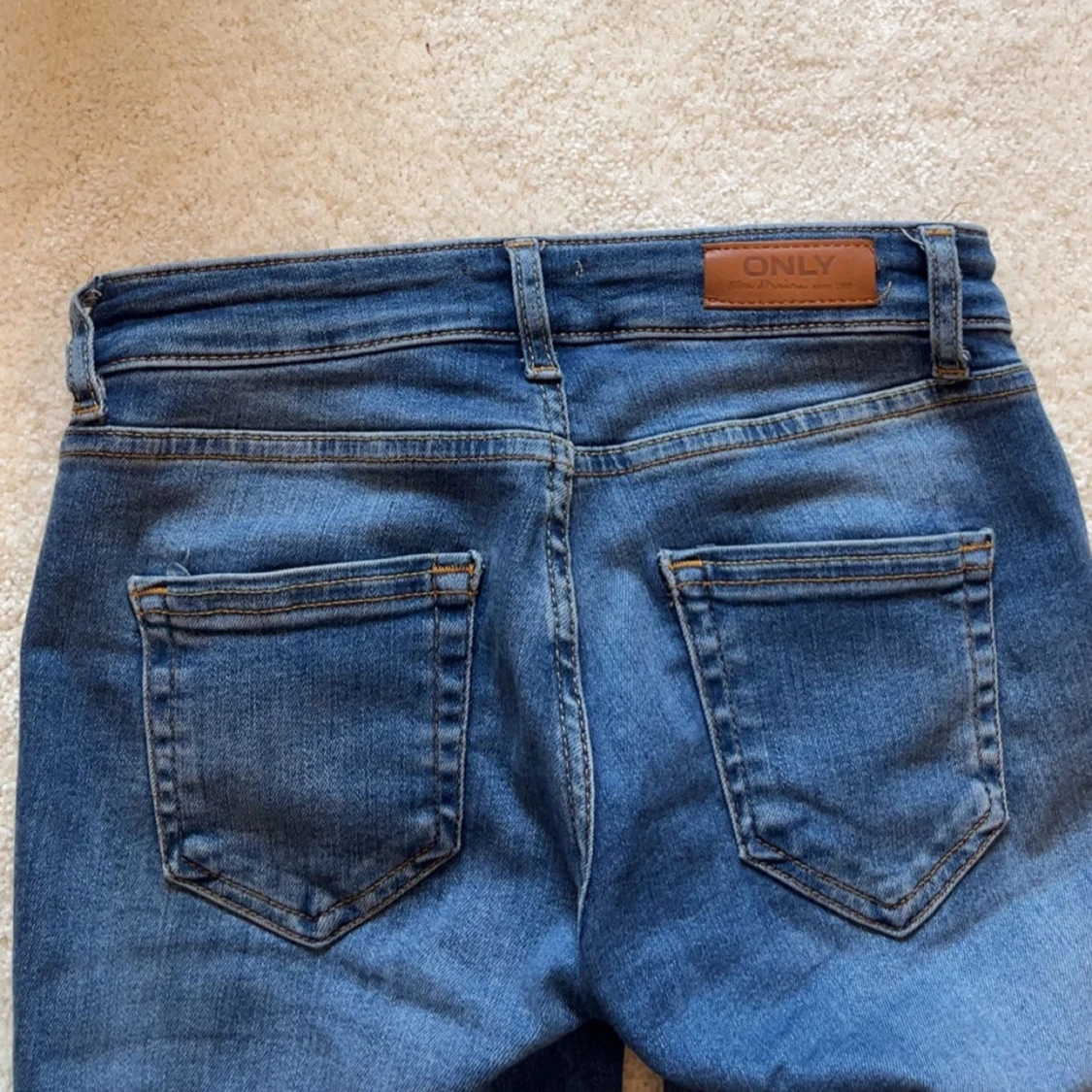 Blå bootcut jeans från Only - 1