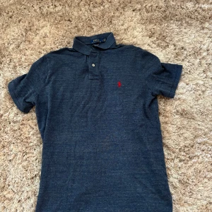 ralph lauren pike - Ralph lauren pike custom slim fit| skick 9/10 inga defekter, knappt andvänd| storlek L| pm för mer info🙌🏼