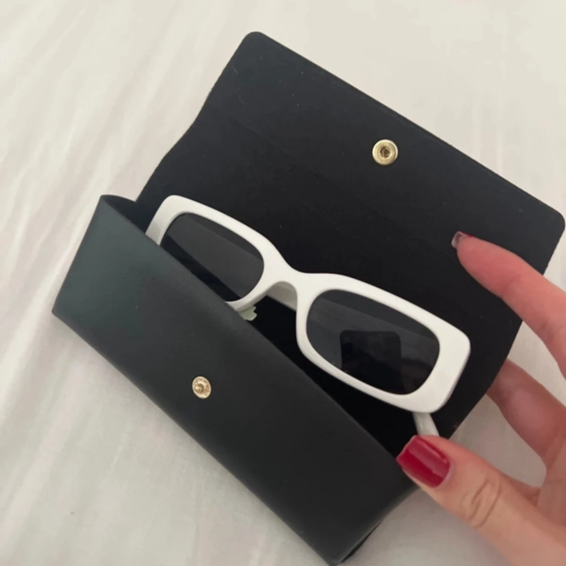 Vita rektangulära solglasögon - Zalando