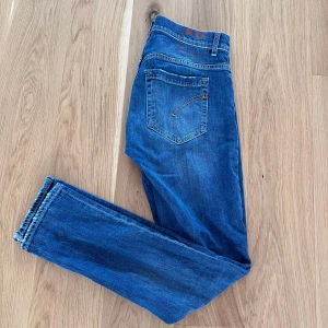 Dondup George - Säljer ett par Dondup jeans i modellen George då de är för stora för mig. Storlek 31 o skick 9/10. Dm vid mer info