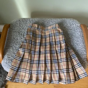 Rutig kjol - Knappt använd!