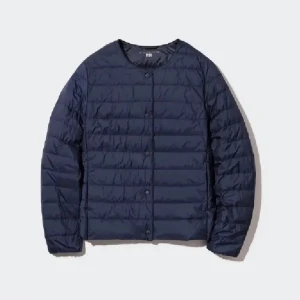 Mörkblå dunjacka från Uniqlo - Tunn mörkblå dunjacka från Uniqlo! Skriv vid frågor använd annars köp nu💕💕💕