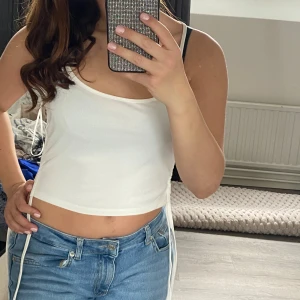 Vit croppad linnetopp - Använd Max 2 gånger!