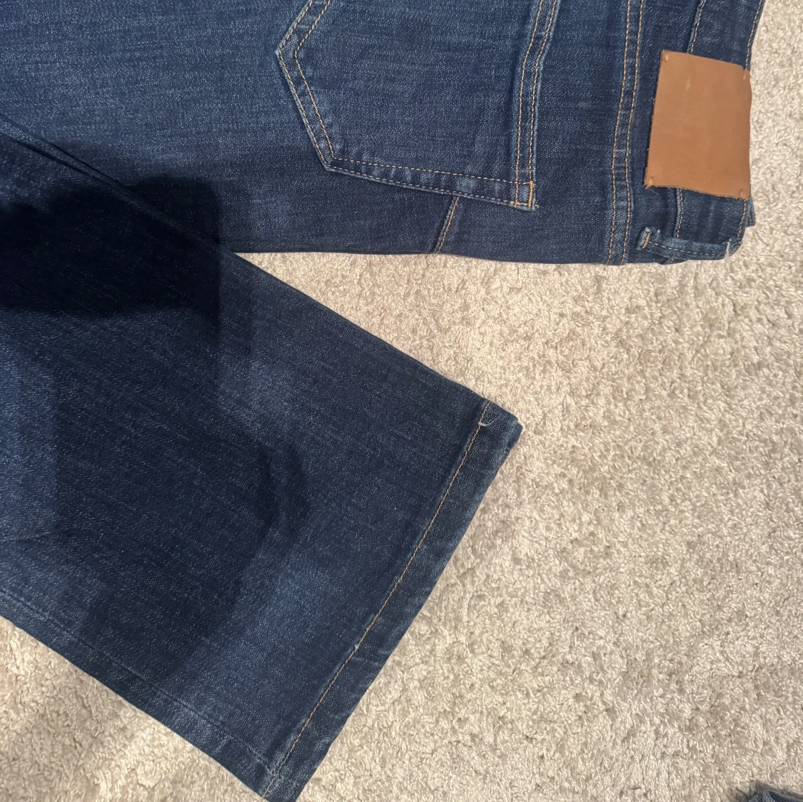 Mörkblå bootcut jeans från Zara - 3