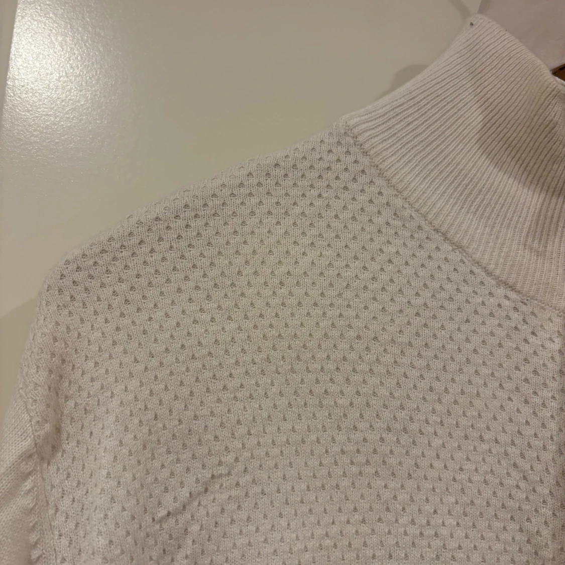 Beige stickad kofta med dragkedja - 1