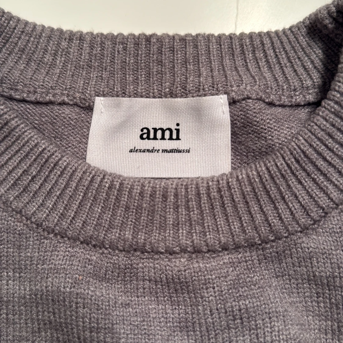 Grå stickad tröja från Ami Paris - 2