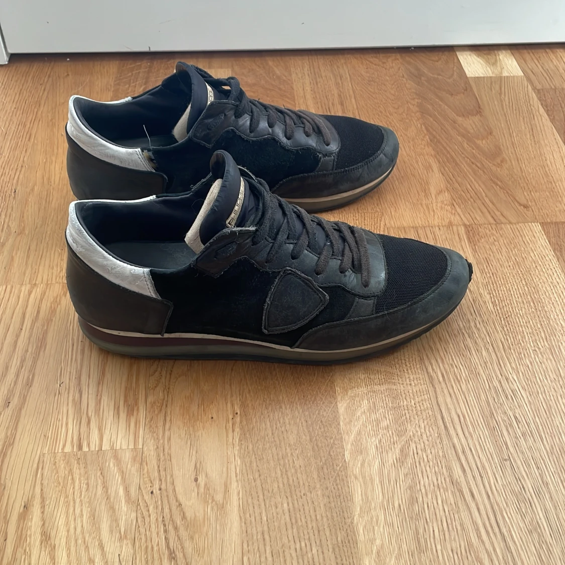 Svarta sneakers från Philippe Model