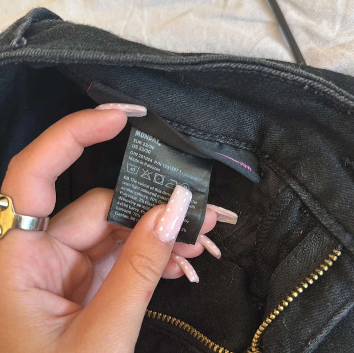 Svarta bootcut jeans från weekday  - 2
