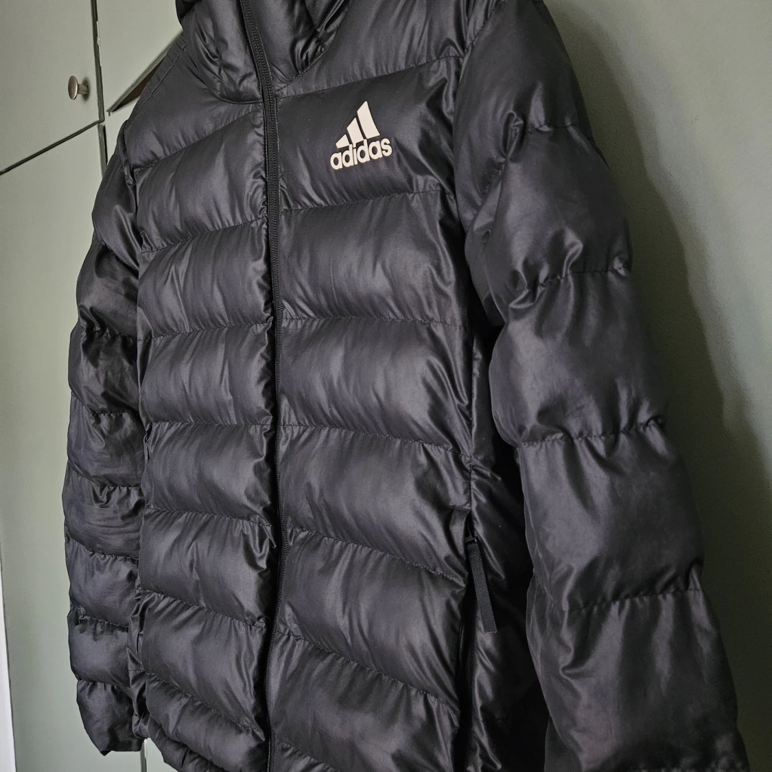 Svart dunjacka från Adidas, stl S - 3