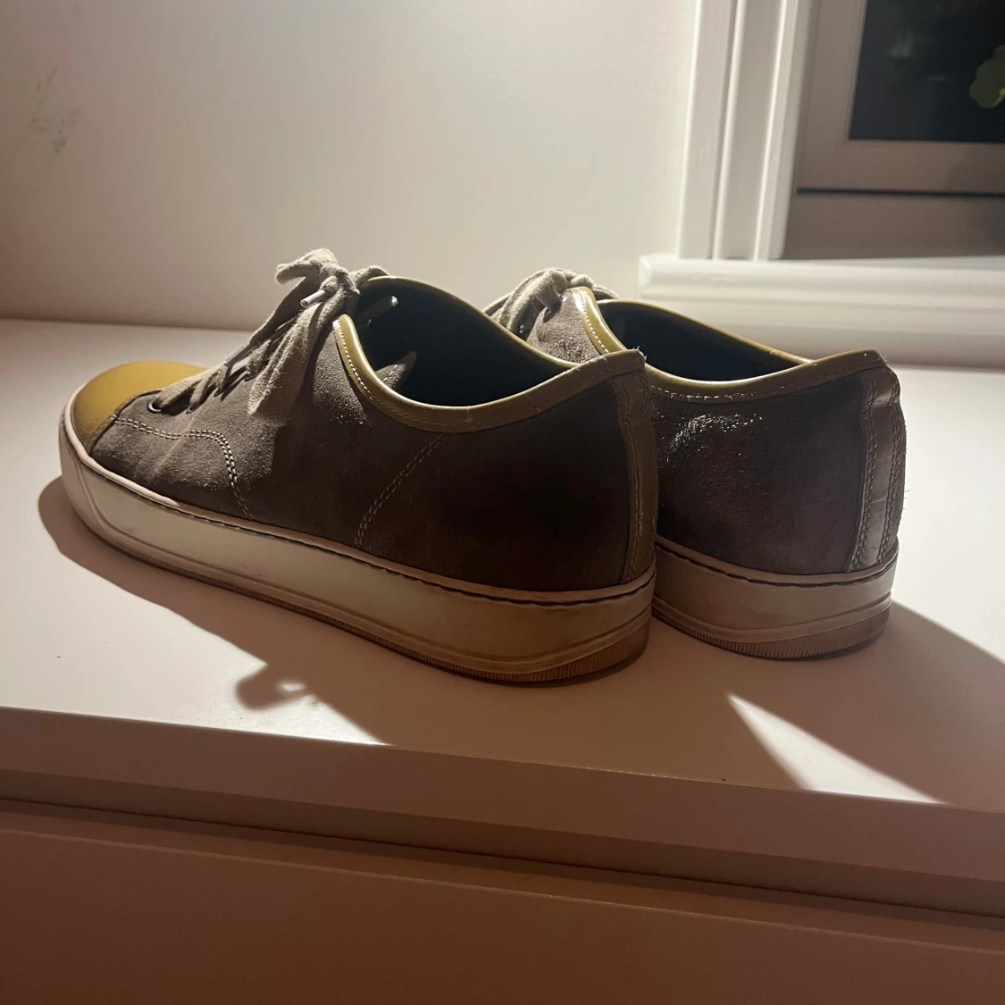 Lanvin sneakers i mocka och lack - 3