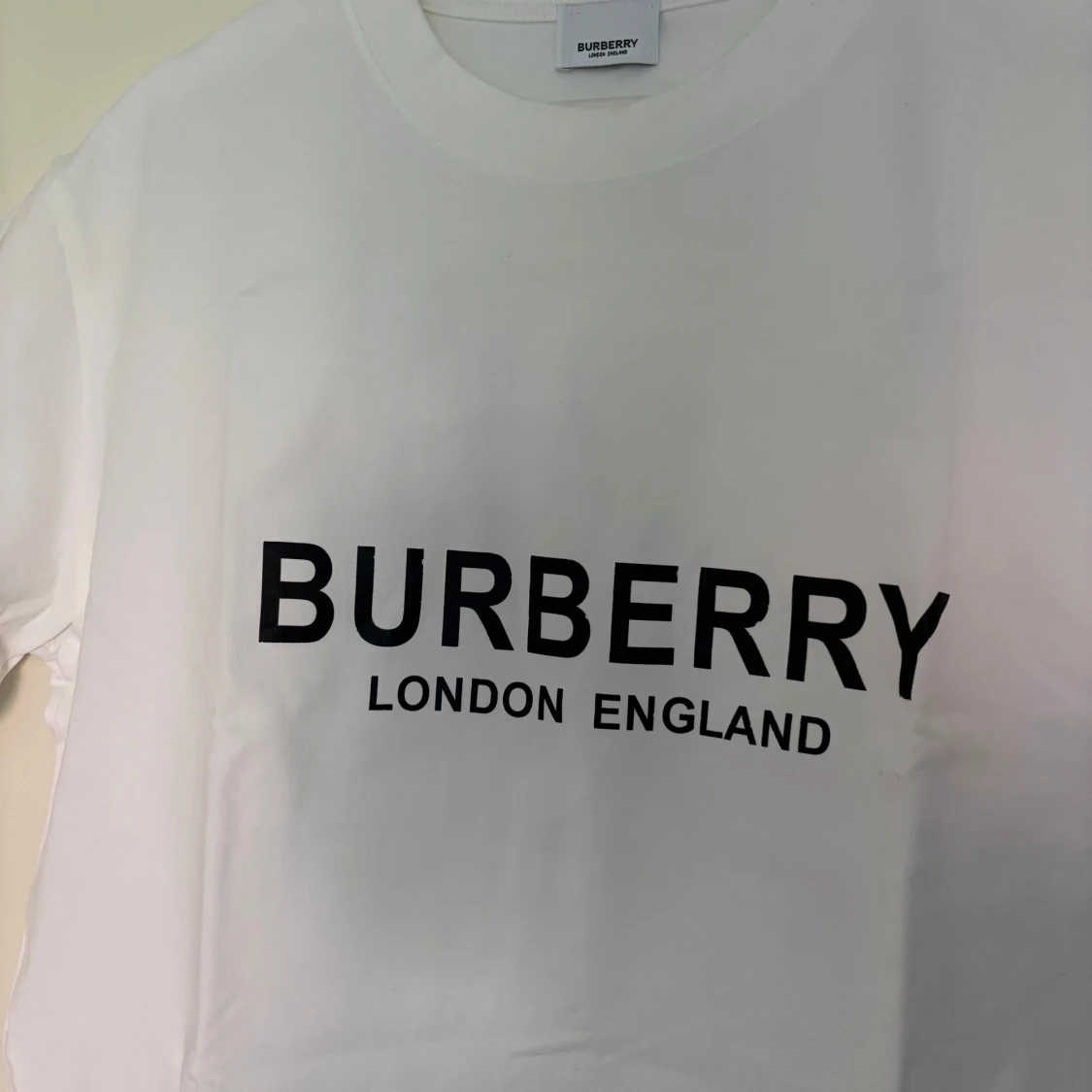 Vit Burberry t-shirt med tryck - 1