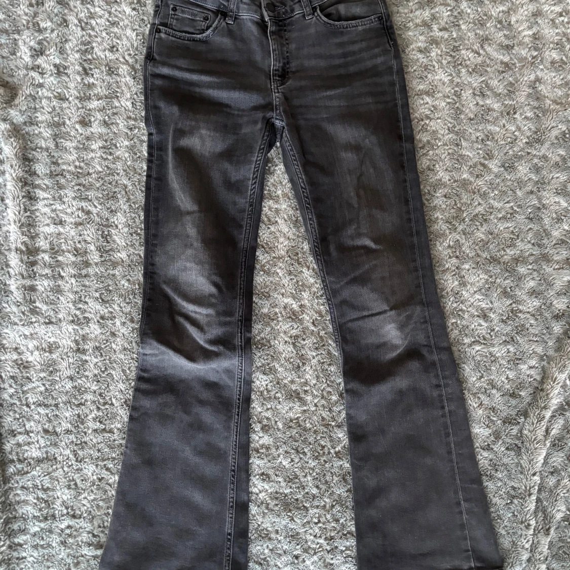 Svarta bootcut jeans Gina Tricot