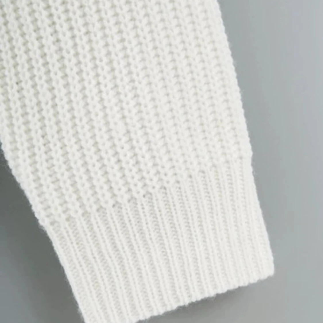 Vit stickad kofta med snörning - 2