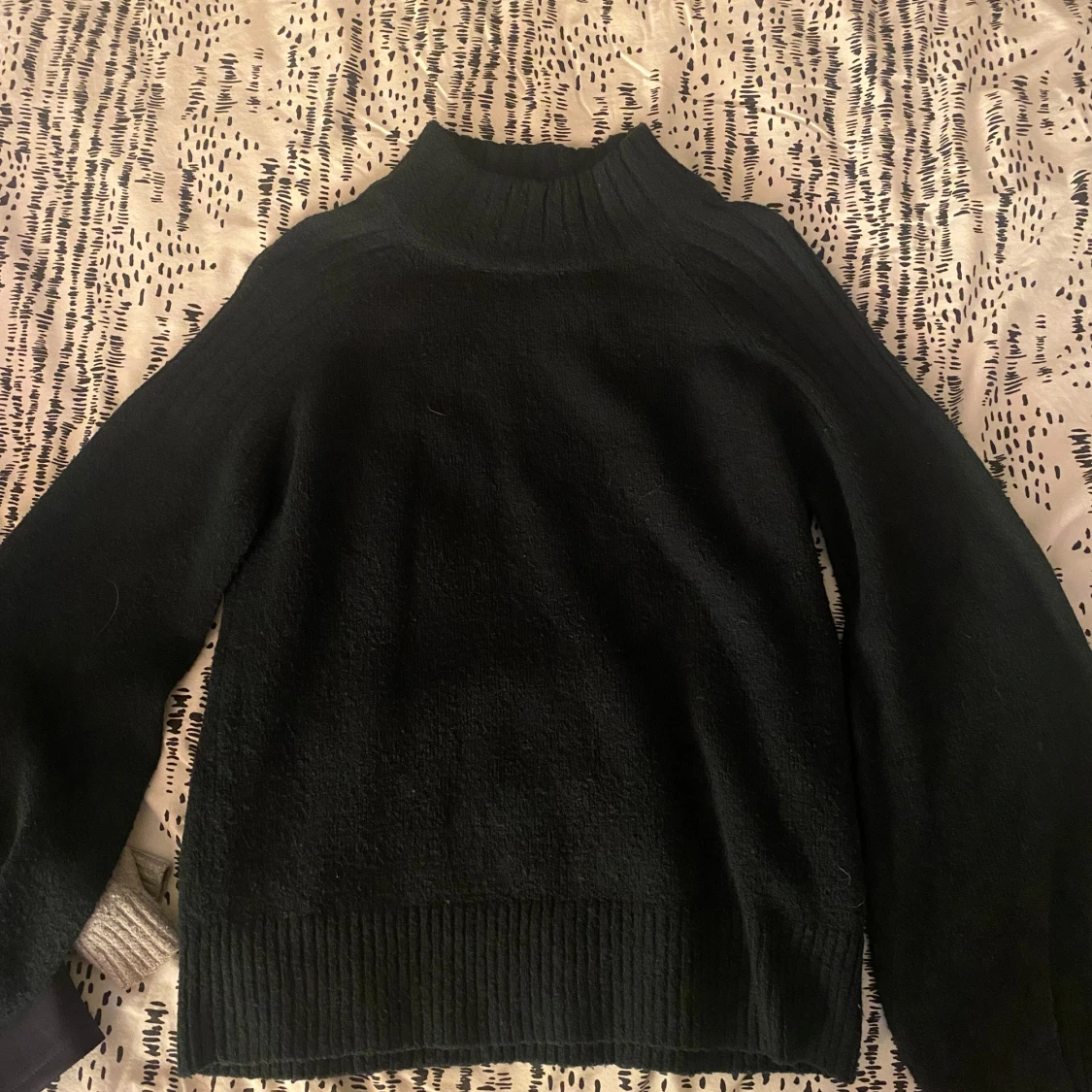 Mörkgrön stickad tröja  - 1