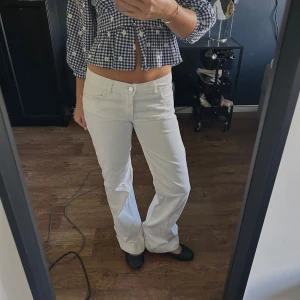 Slutsålda Zara jeans  - Skitsnygga Zara jeans, slutsålda!!🤩