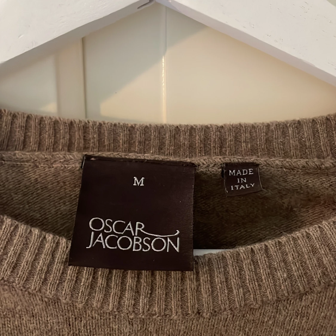 Beige stickad tröja Oscar Jacobson - 1