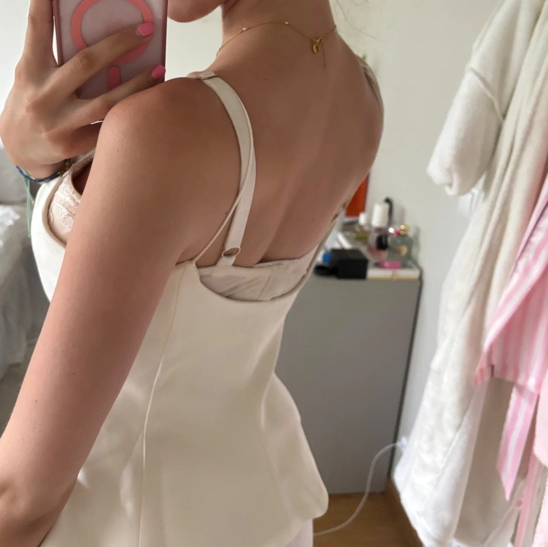 Vit topp med volang ut🥰🥰 - 2