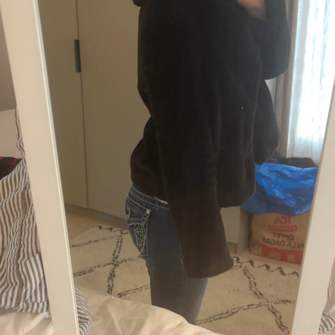 Svart pälsjacka med krage - 3