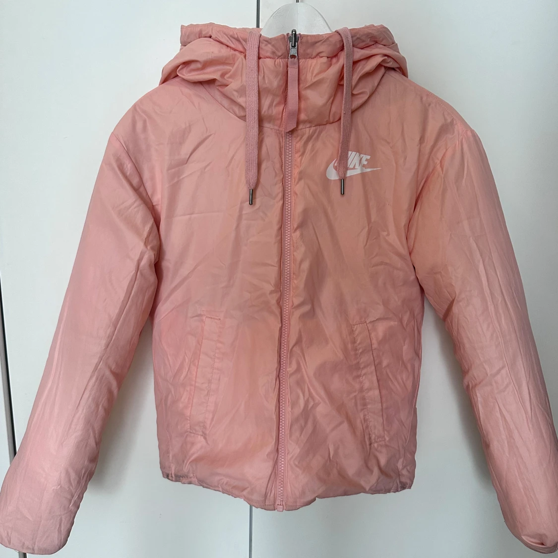 Rosa pufferjacka från Nike - 2