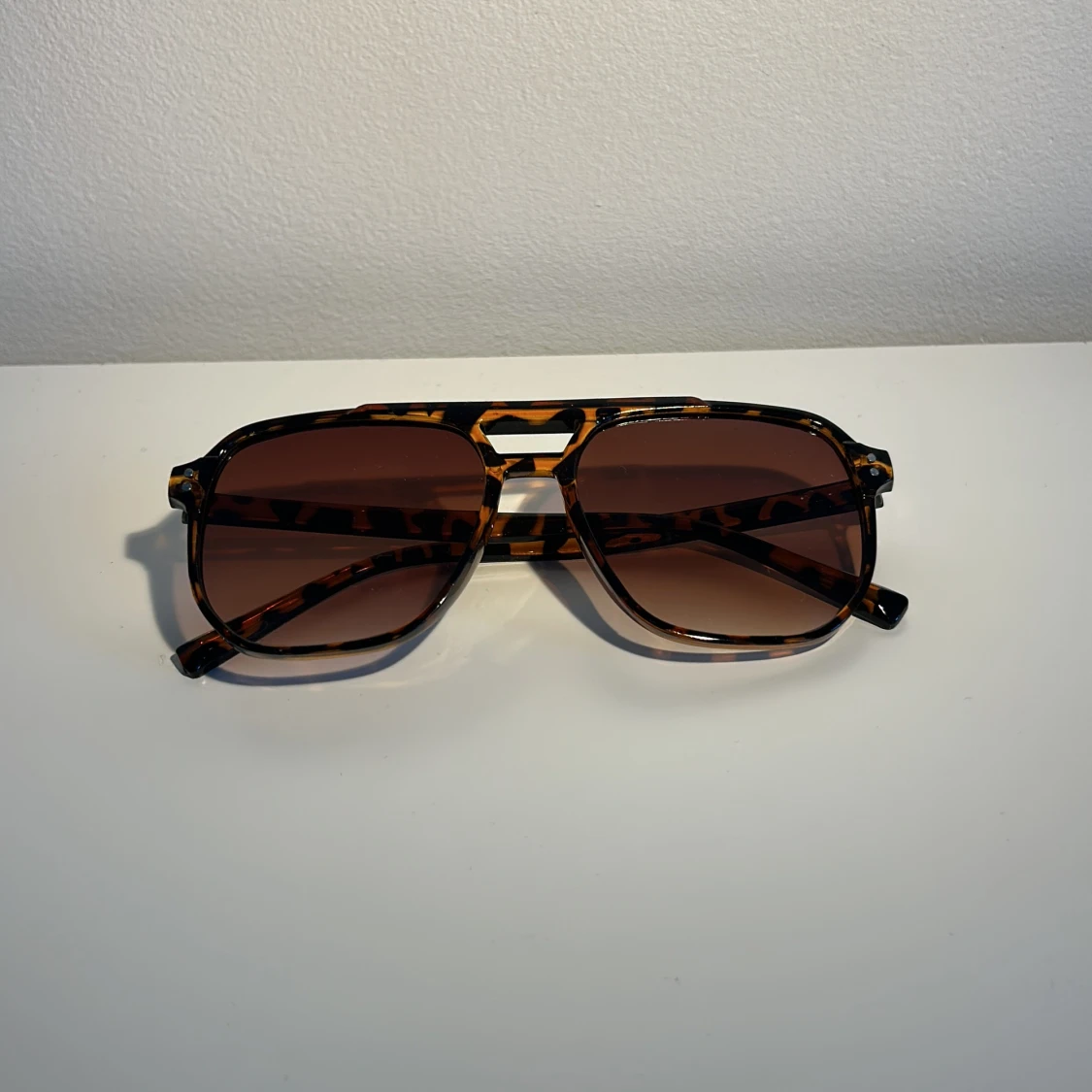 Leopardmönstrade solglasögon brun