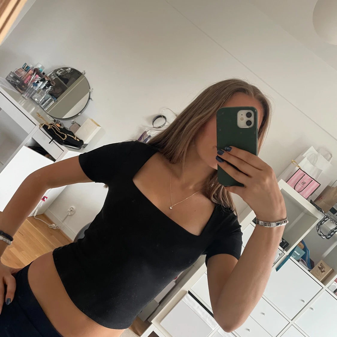 Svart croppad topp med fyrkantig hals - 1