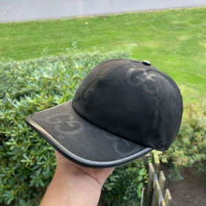 Svart jumbo gg keps - Svart jumbo gg keps, storlek M. Hör av er om ni har några frågor