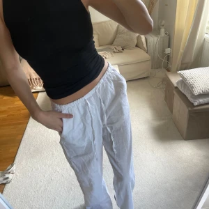 Ginatricot Linnebyxor - Linnebyxor från Ginatricot, aldrig använda så har inga defekter! Storlek XS