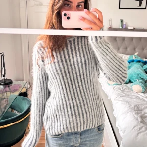 Tröja!  - Helt underbar stickad tröja i angora mix!!! Storlek 34 men är större i storleken passar mig som har M