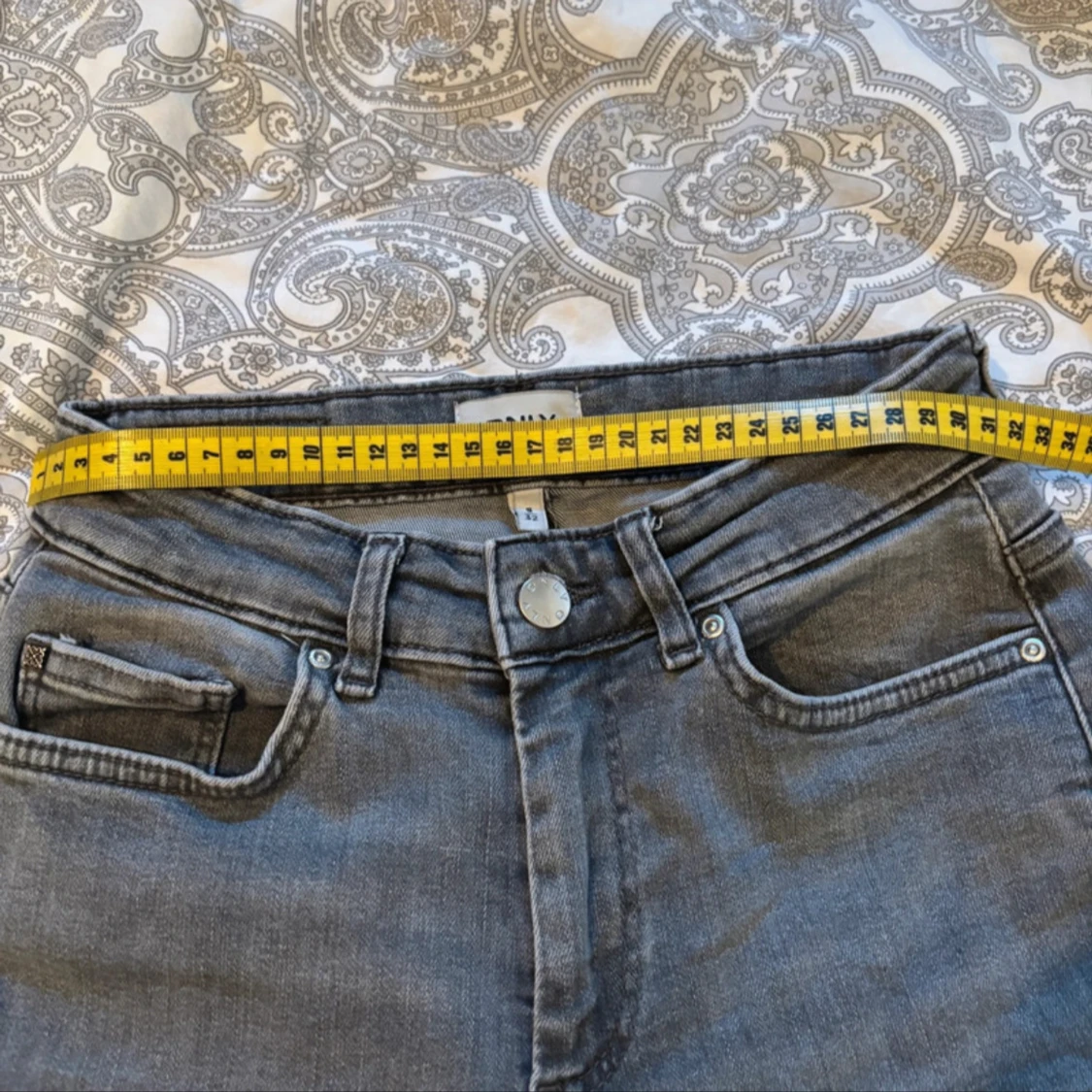 Grå bootcut jeans från ONLY, S/32 - 1