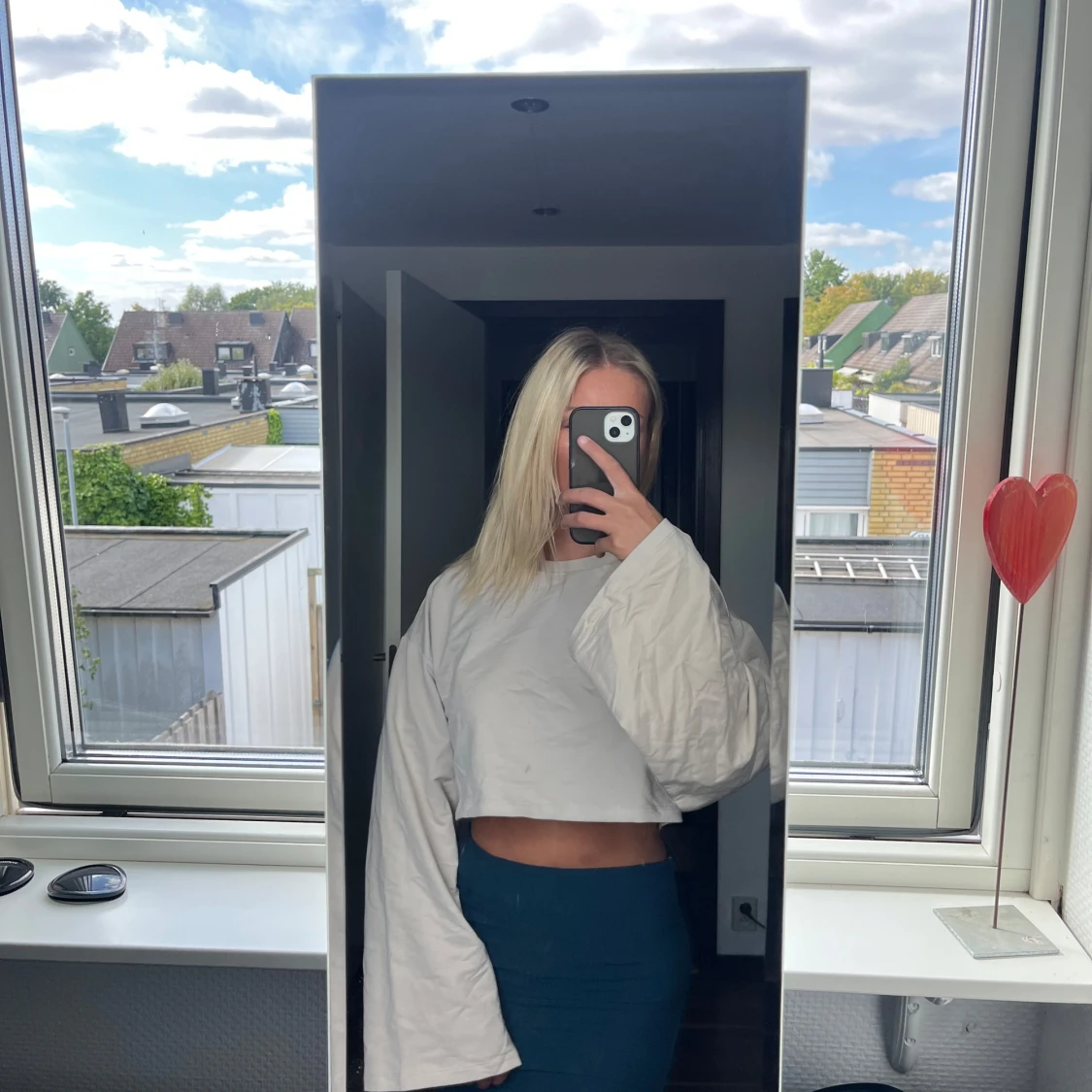 Beige croppad långärmad tröja