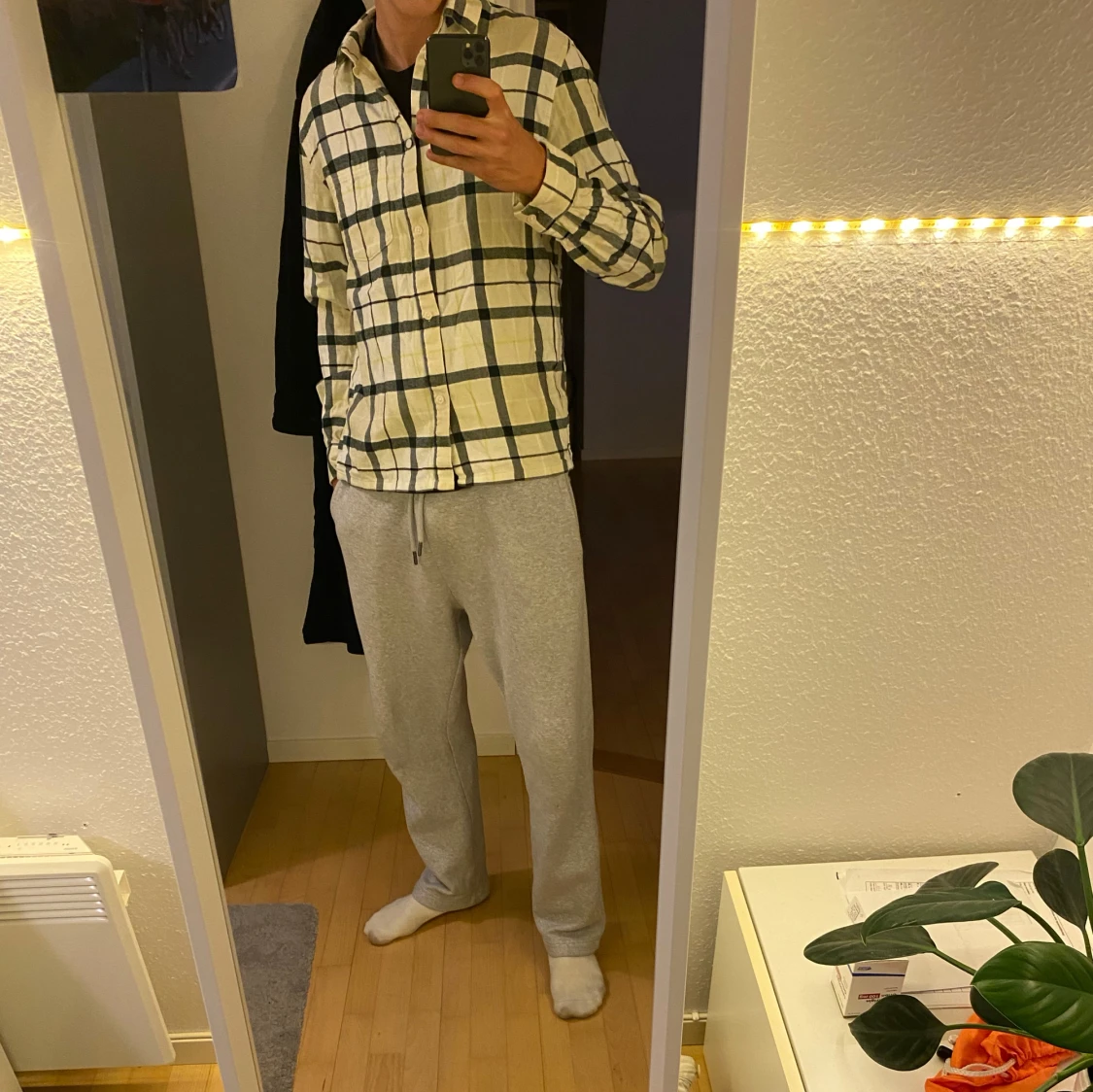 Rutig skjorta från Weekday, beige/grön