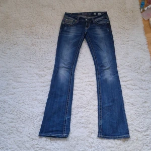 Miss Me jeans - Jag säljer dessa jätte snygga miss me jeans, de är i jätte bra skick och nästan aldrig använda! Skriv för fler frågor❣️