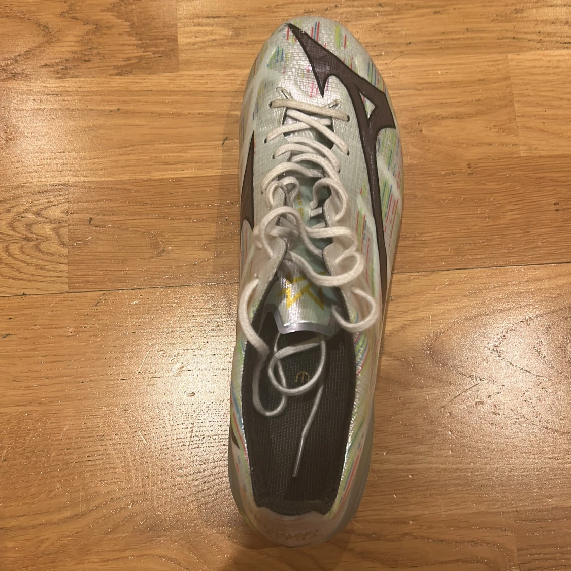 Mizuno vita fotbollsskor med mönster - 2