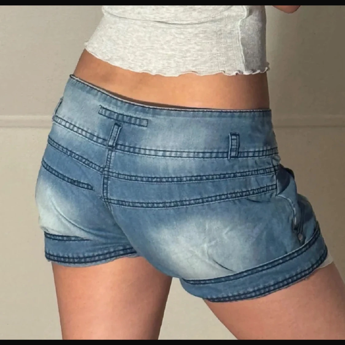 Blå jeansshorts med dubbla knappar - 1
