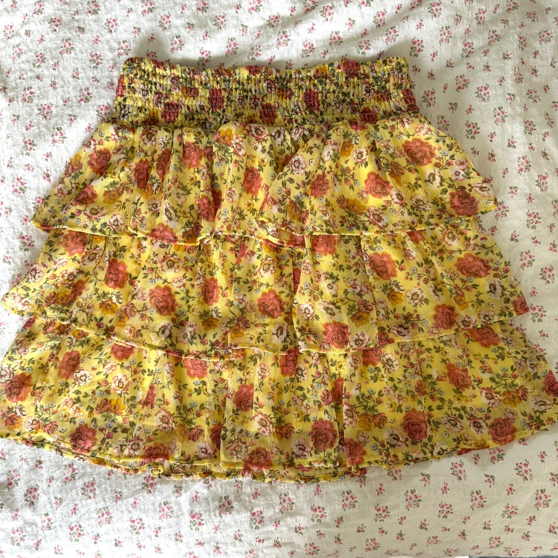 Gul blommig volangkjol - 1