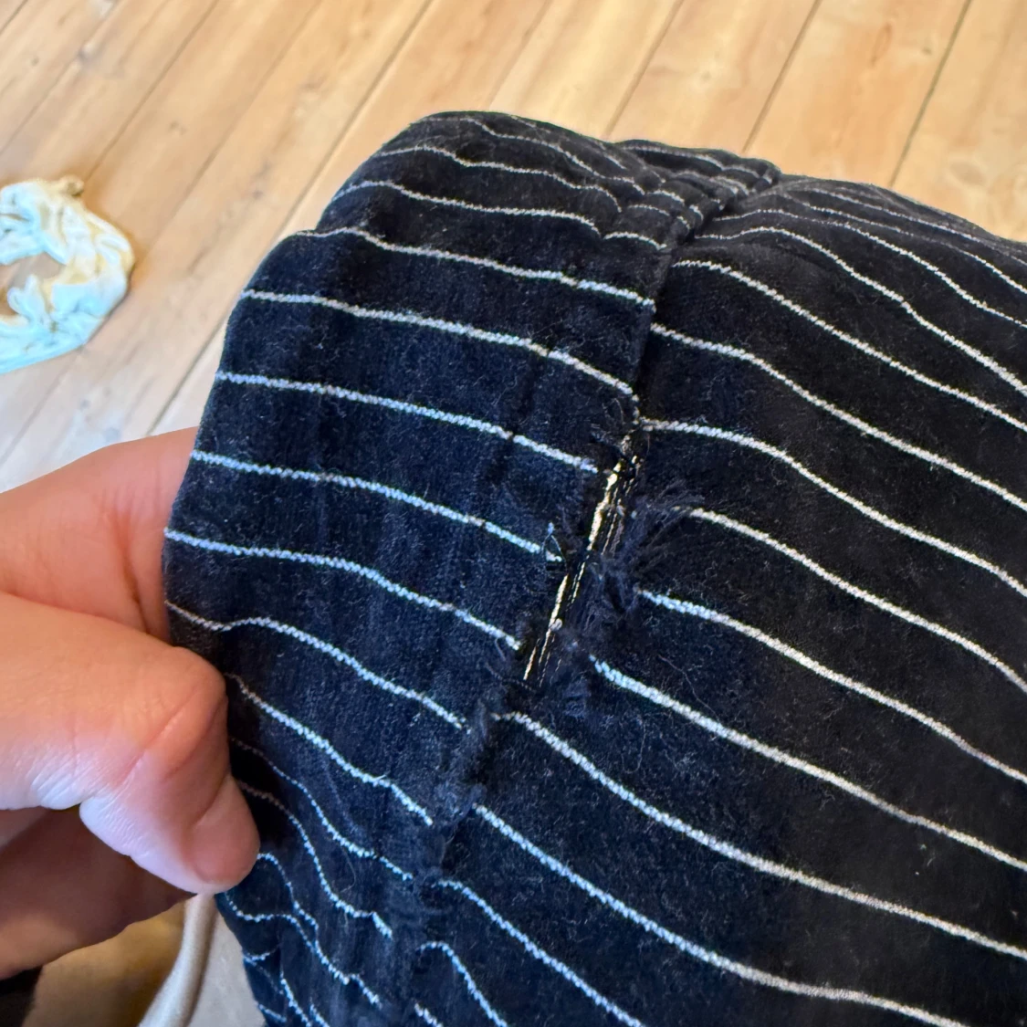 Svarta manchesterbyxor med vita ränder - 4