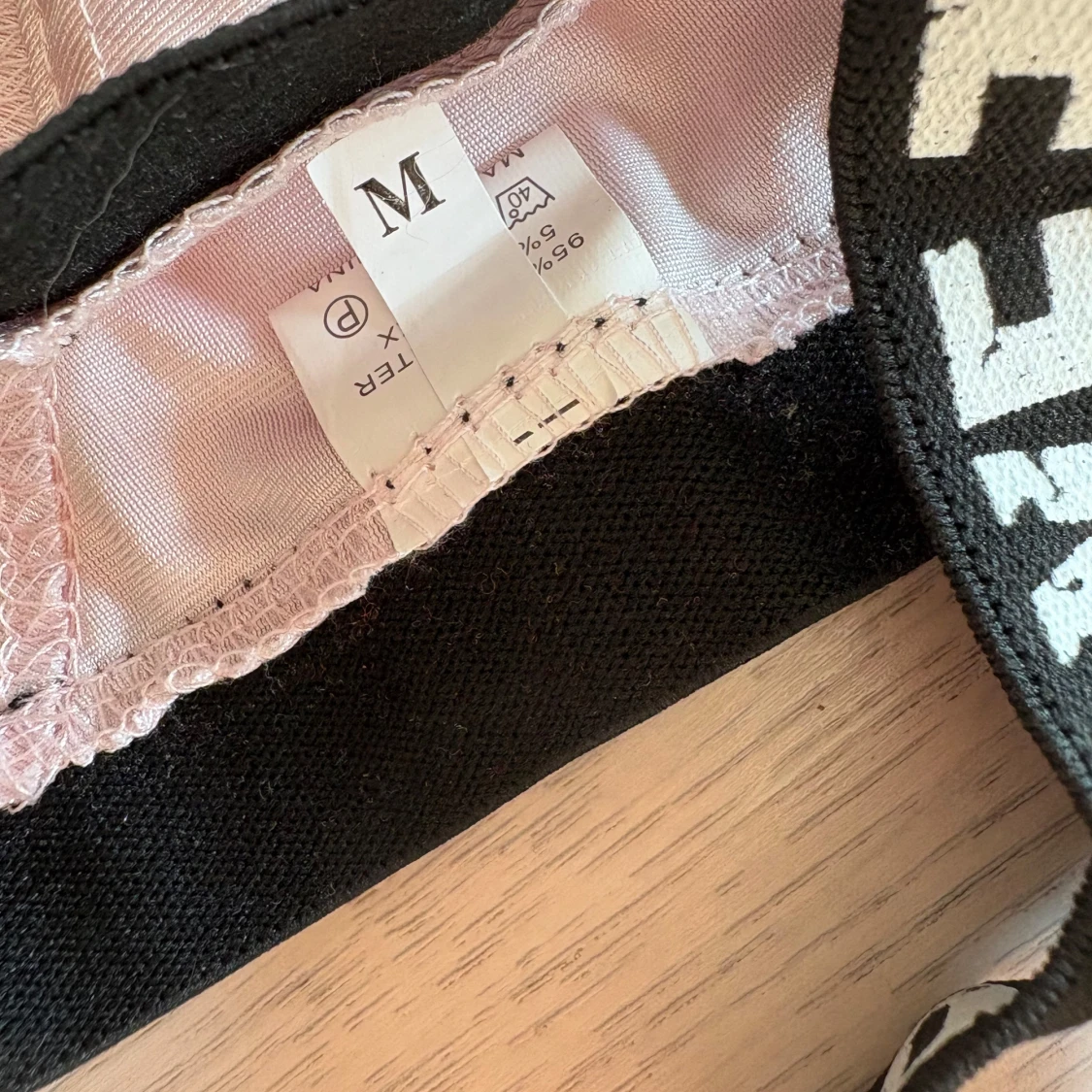 Ljusrosa bikini med LOVE-band, strl M - 1