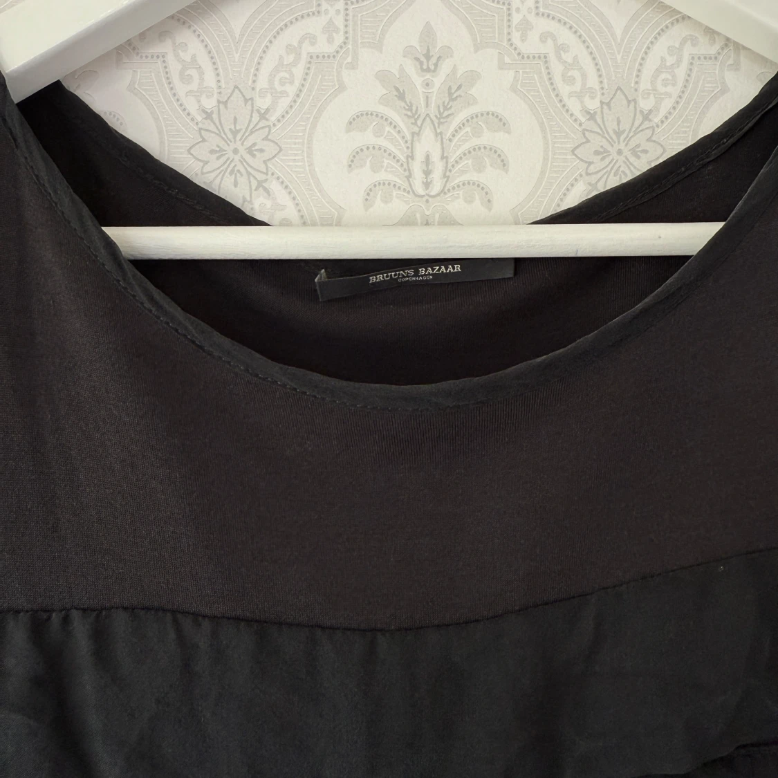 Svart kortklänning från Bruuns Bazaar - 3