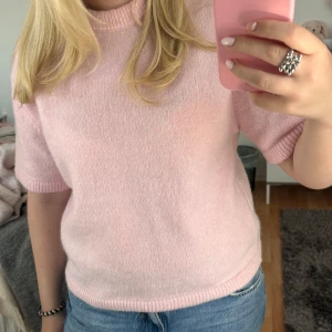 Ljusrosa stickad tröja - Superfin stickad tröja. Använd fåtal gånger! 💕 Storlek S. 