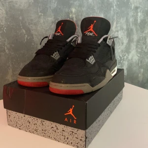 Nike Air Jorden 4 Retro breds - Kvitto finns ej storlek 44,5