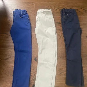 3 Byxor - Säljer 3 byxor med ålder 9-12 år, klädpaket så allt ingår för 75 kr