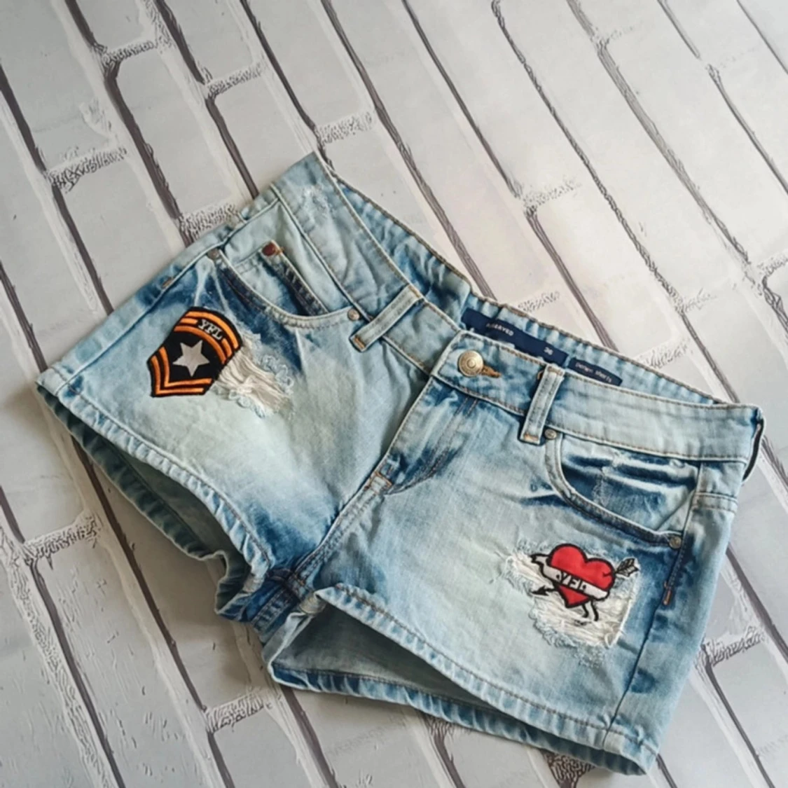 Unika Lågmidjade jeansshorts