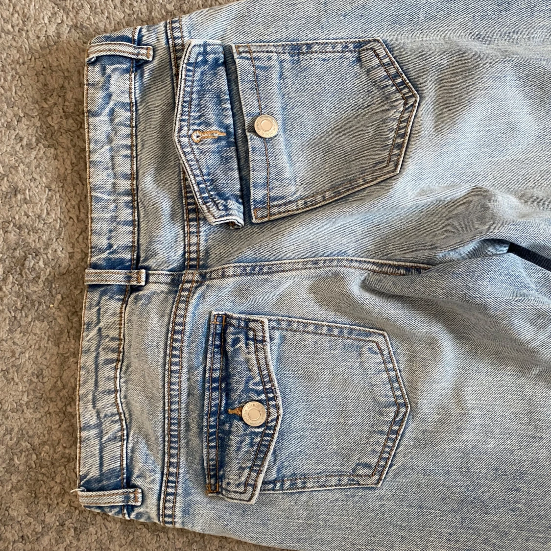 Ljusblå bootcut/Raka jeans😇 - 3