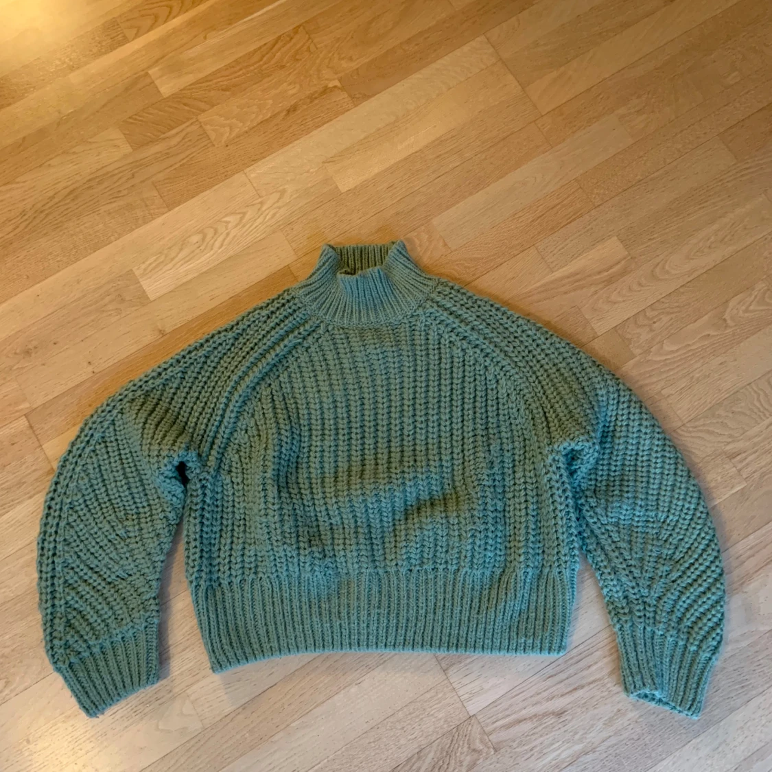 Grön stickad polotröja - 1