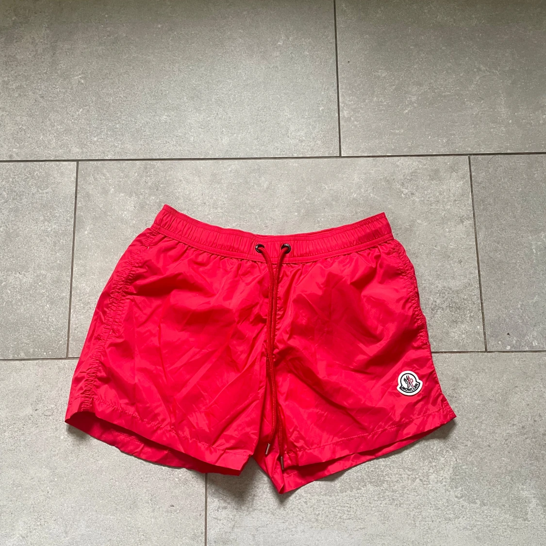 Röda Badshorts