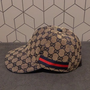 Gucci keps  - Snygg keps från Gucci || helt ny || Storlek M