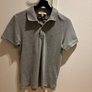 Burberry Piké - Burrbery piké| nypris 3000kr | storlek M