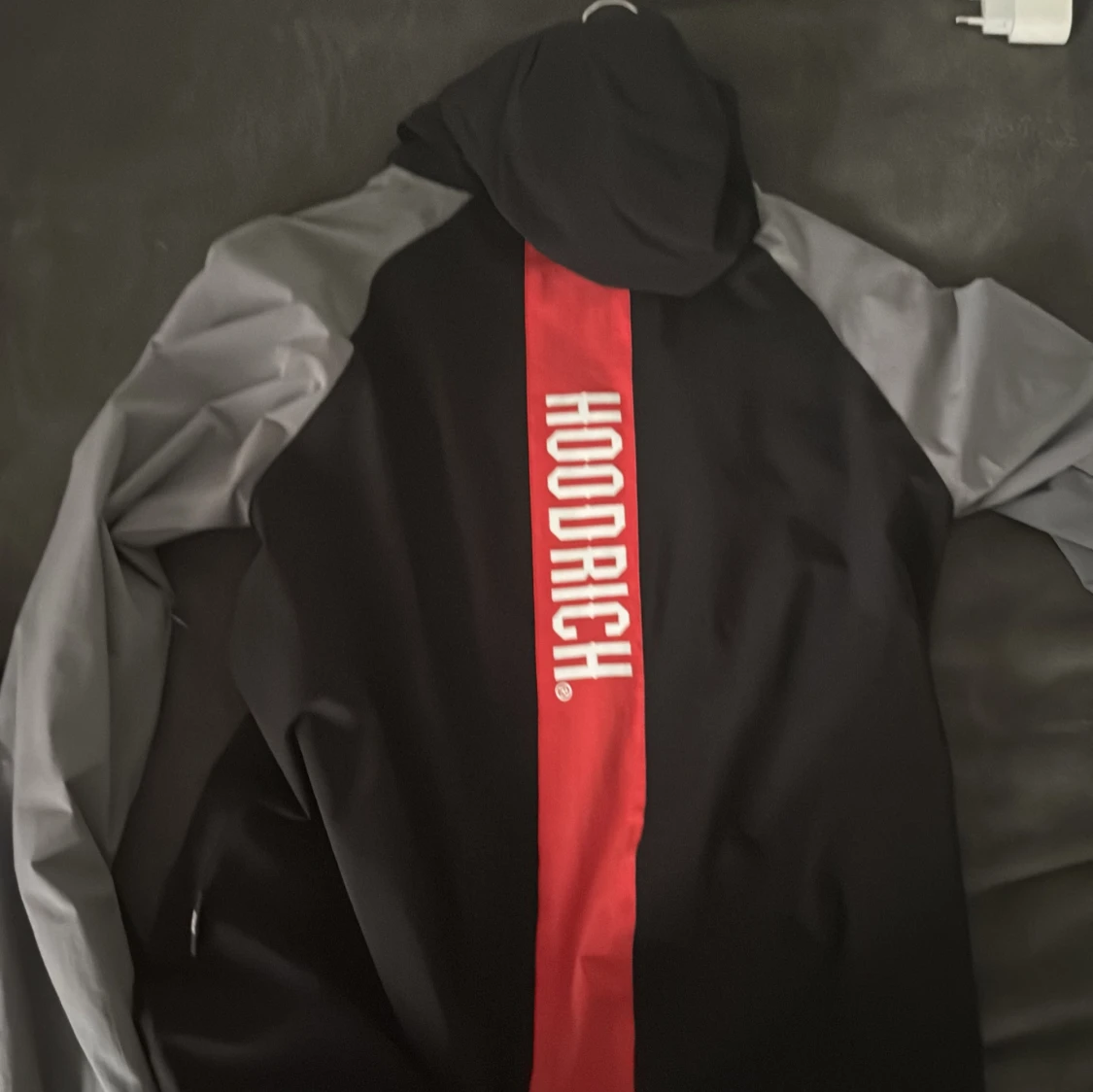 Svart och grå vindjacka från Hoodrich - 1