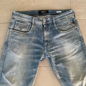 Replay Anbass jeans  - Säljer nu dessa Replay Anbass jeans, skriv för fler bilder/frågor🙌🏼